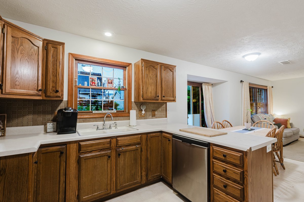 304 Jenny Lind Drive Property Photo 12