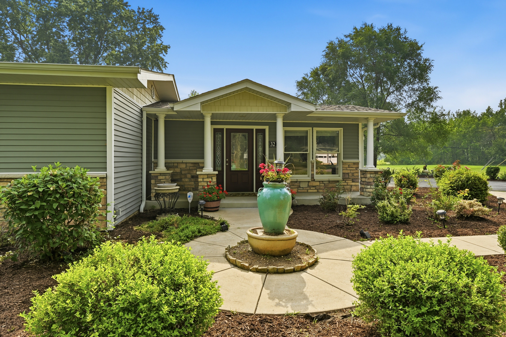 32 E Rickard Drive Property Photo 4