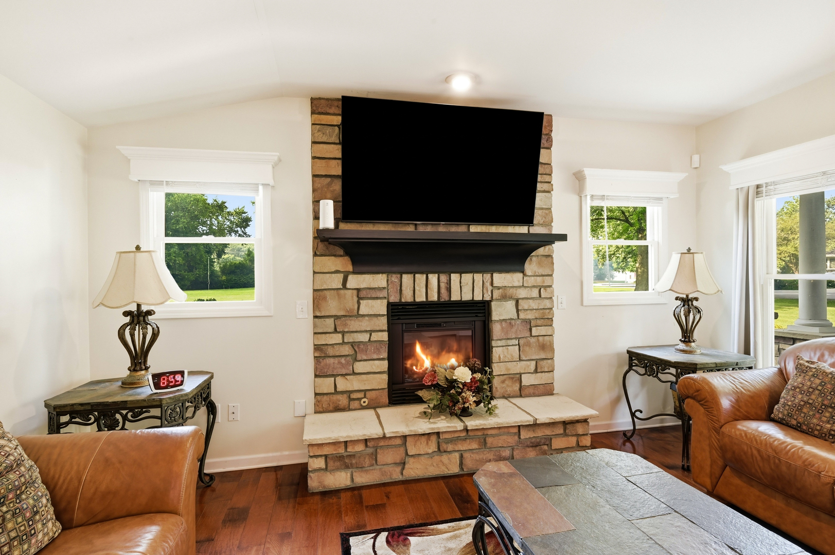32 E Rickard Drive Property Photo 6