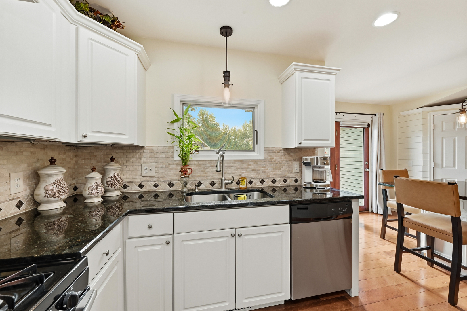 32 E Rickard Drive Property Photo 11