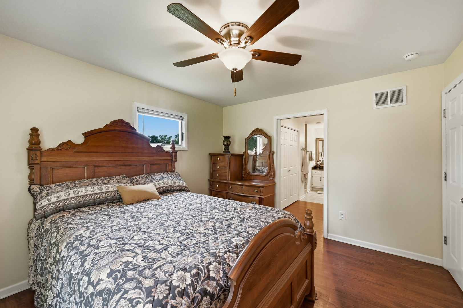 32 E Rickard Drive Property Photo 13