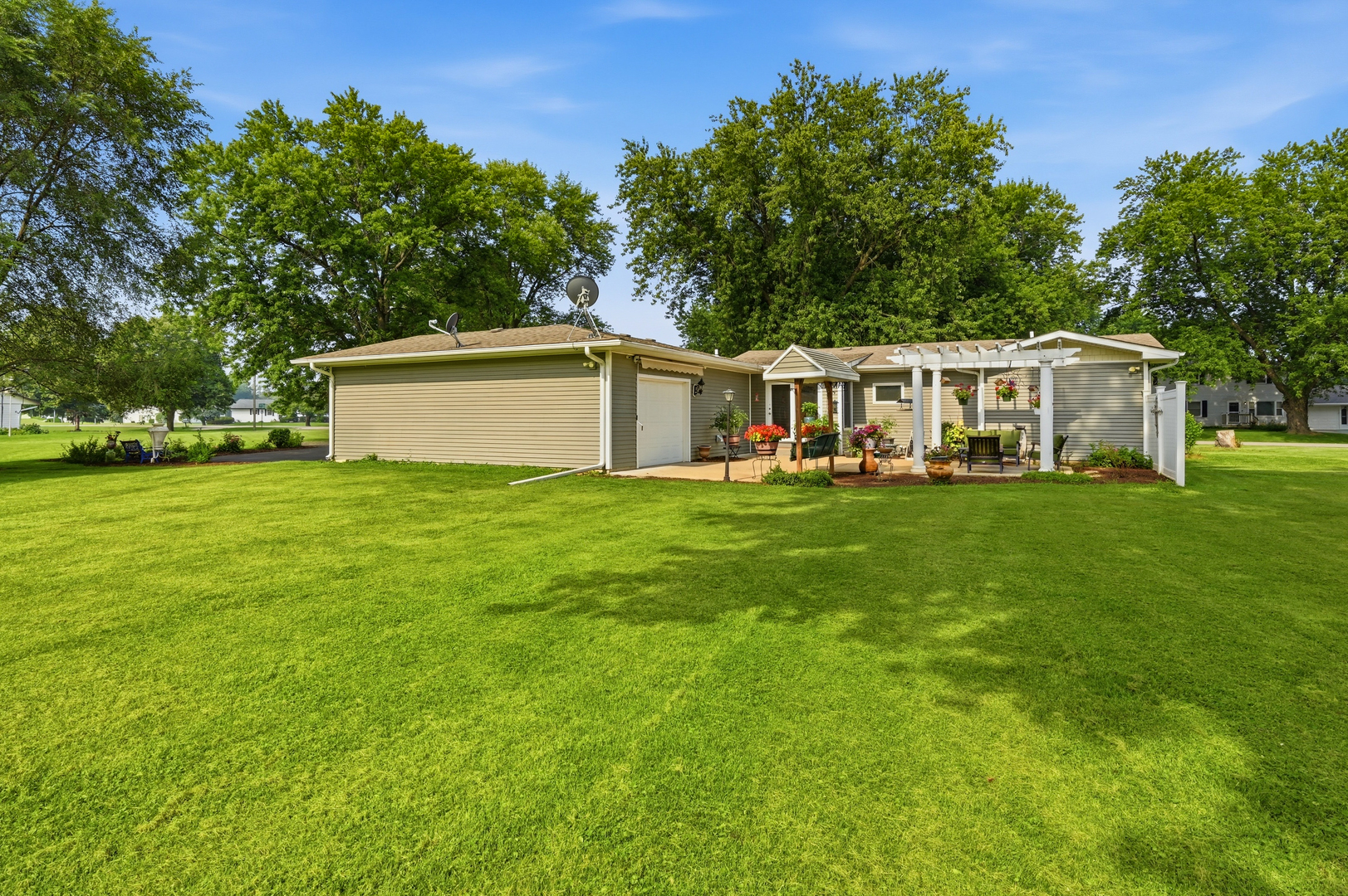 32 E Rickard Drive Property Photo 26