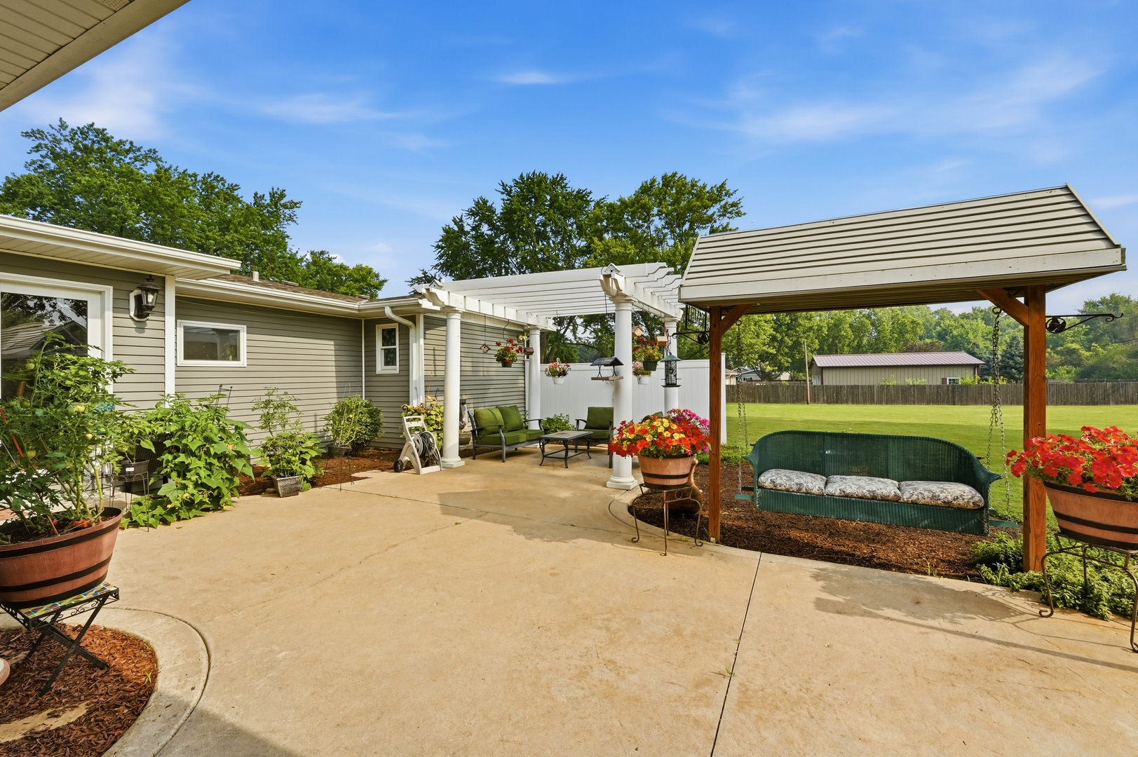32 E Rickard Drive Property Photo 29