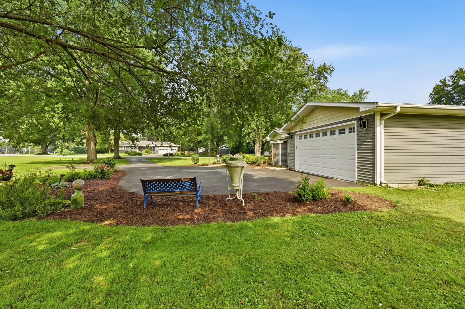32 E Rickard Drive Property Photo 31