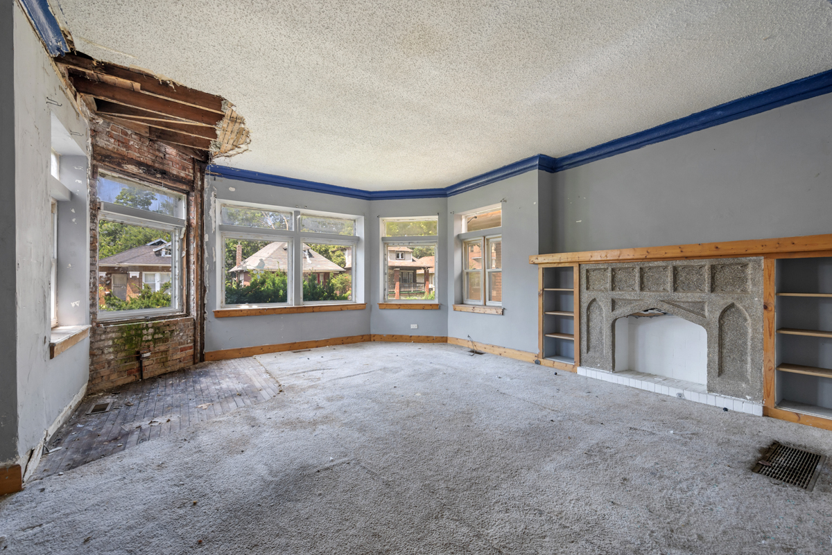 7927 S Ridgeland Avenue Property Photo 3