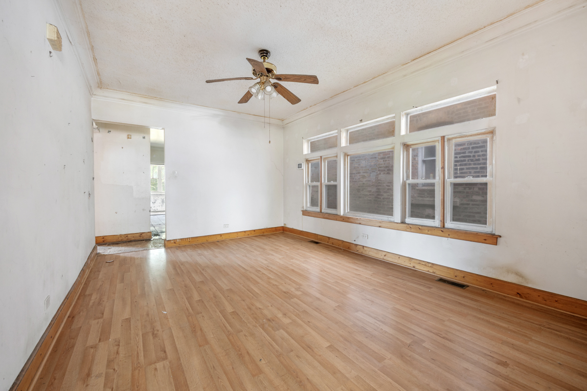 7927 S Ridgeland Avenue Property Photo 5