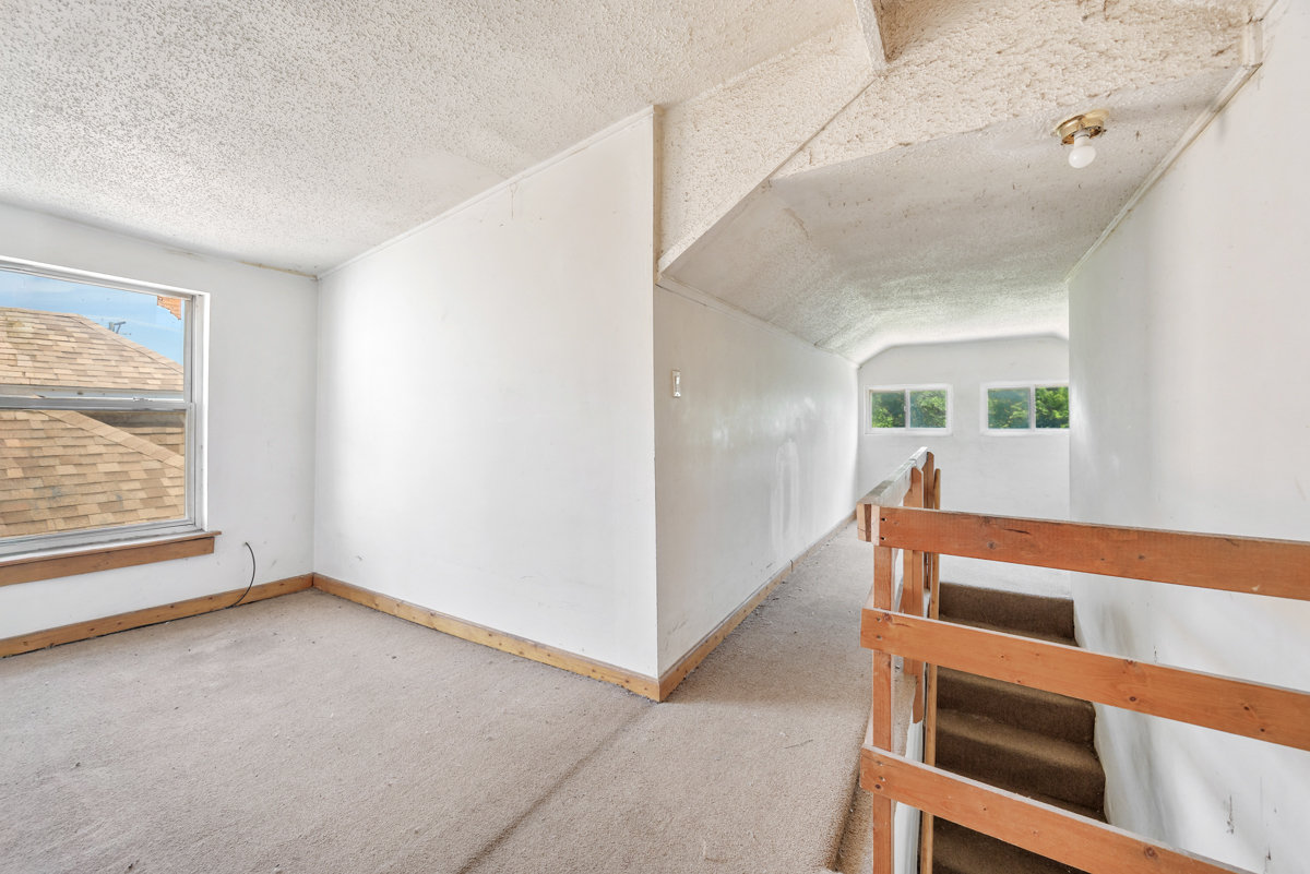 7927 S Ridgeland Avenue Property Photo 14