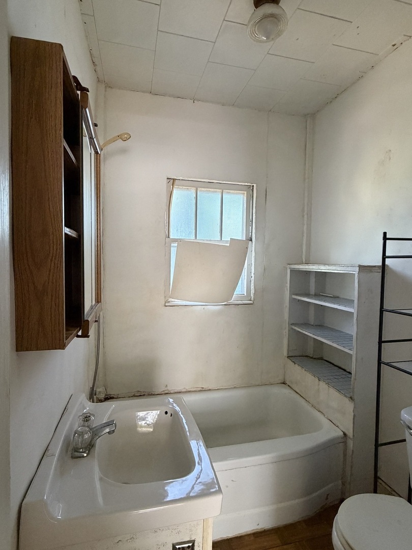 707 N Oakland Avenue Property Photo 6