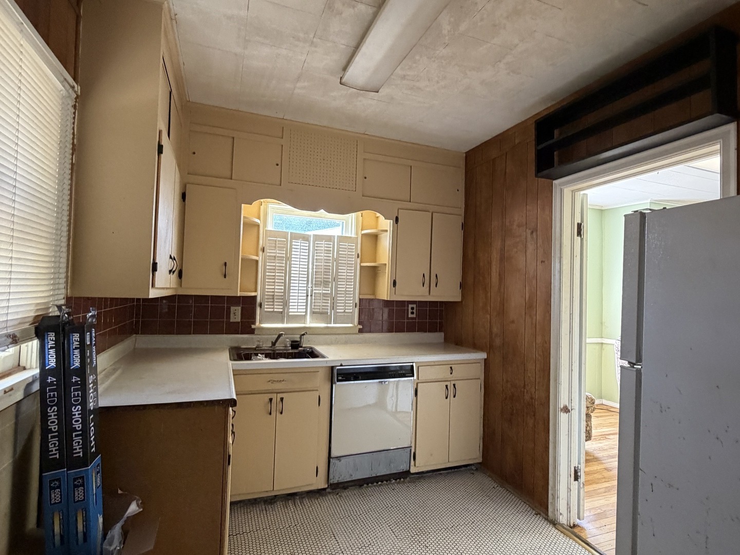 707 N Oakland Avenue Property Photo 9