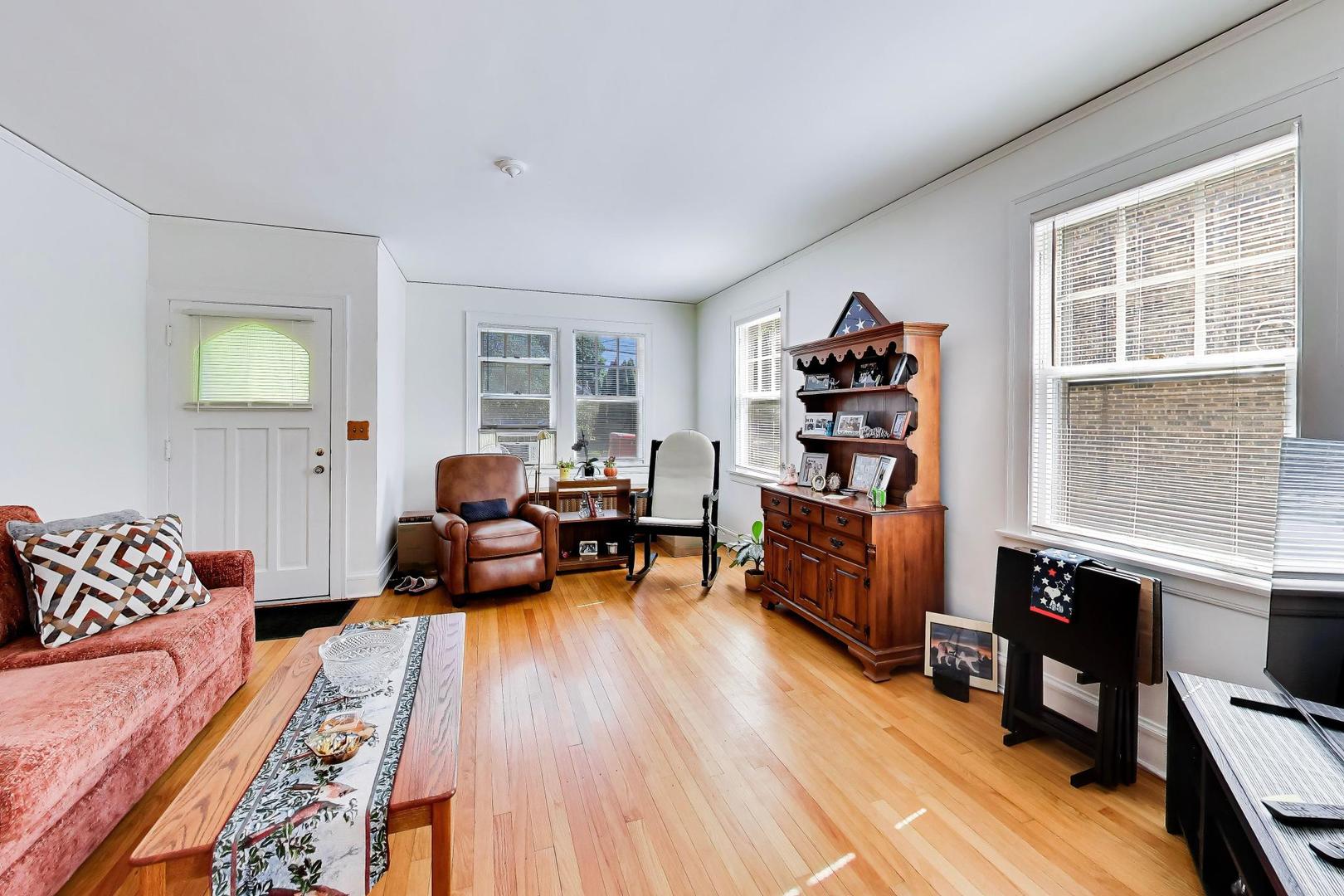 240 & 242 Highwood Avenue Property Photo 6