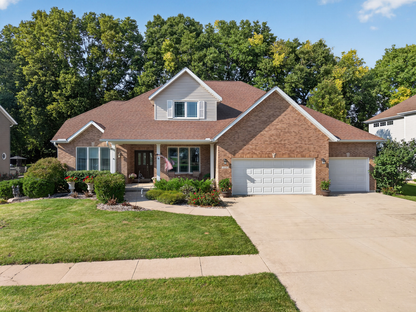 1120 Country Oak Drive Property Photo 1