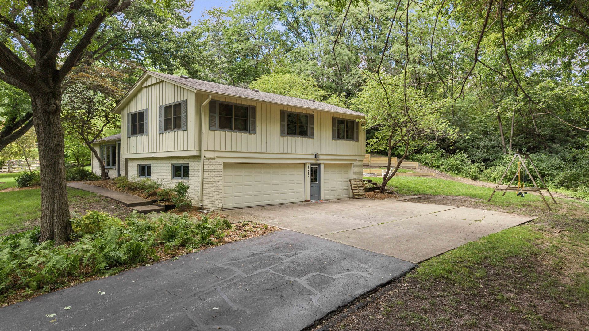 5080 Center Court Property Photo 3