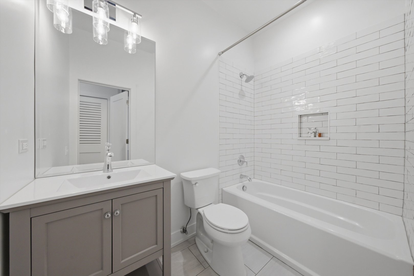 6606 S University Avenue 2 Property Photo 14
