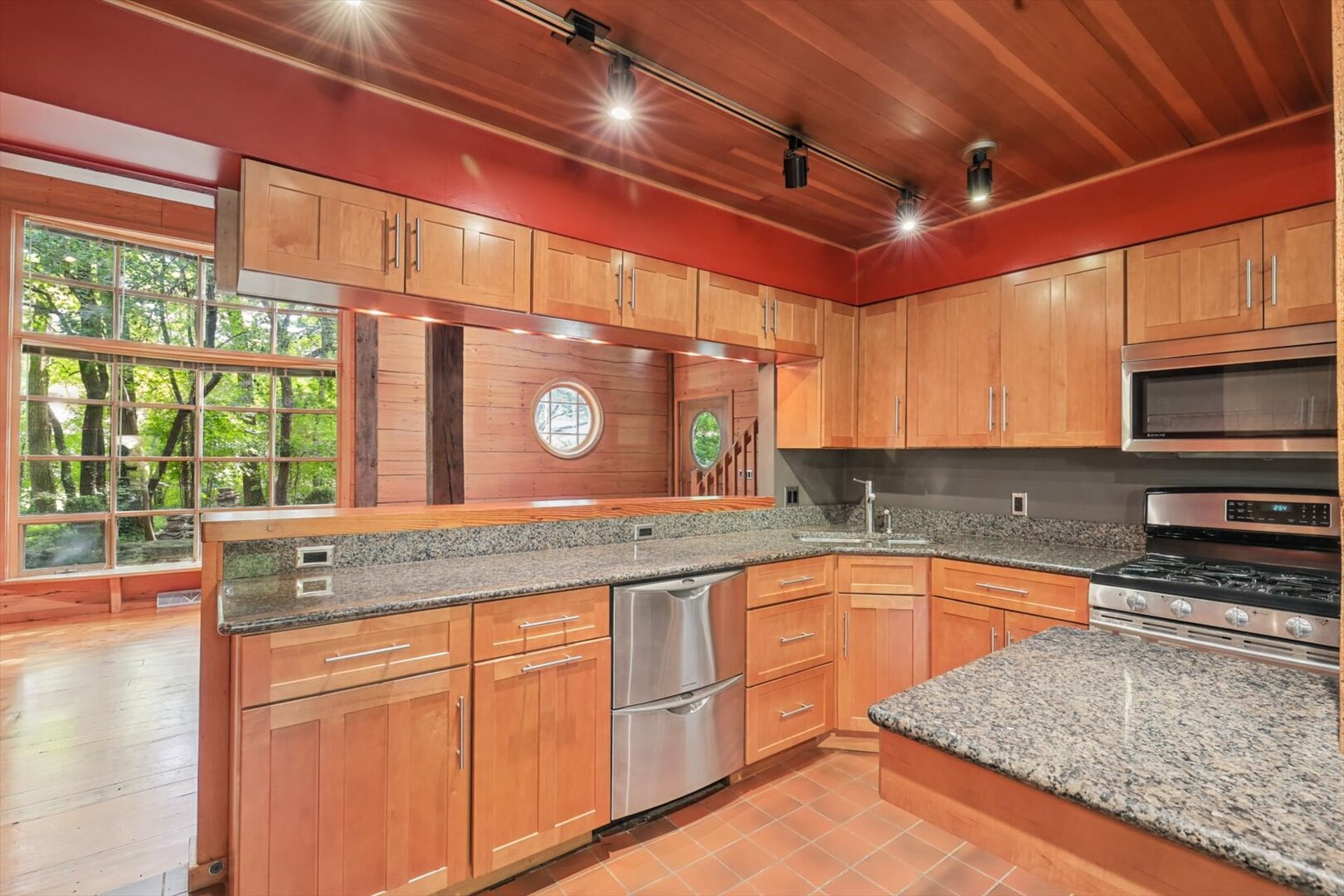 802 La Sell Drive Property Photo 31