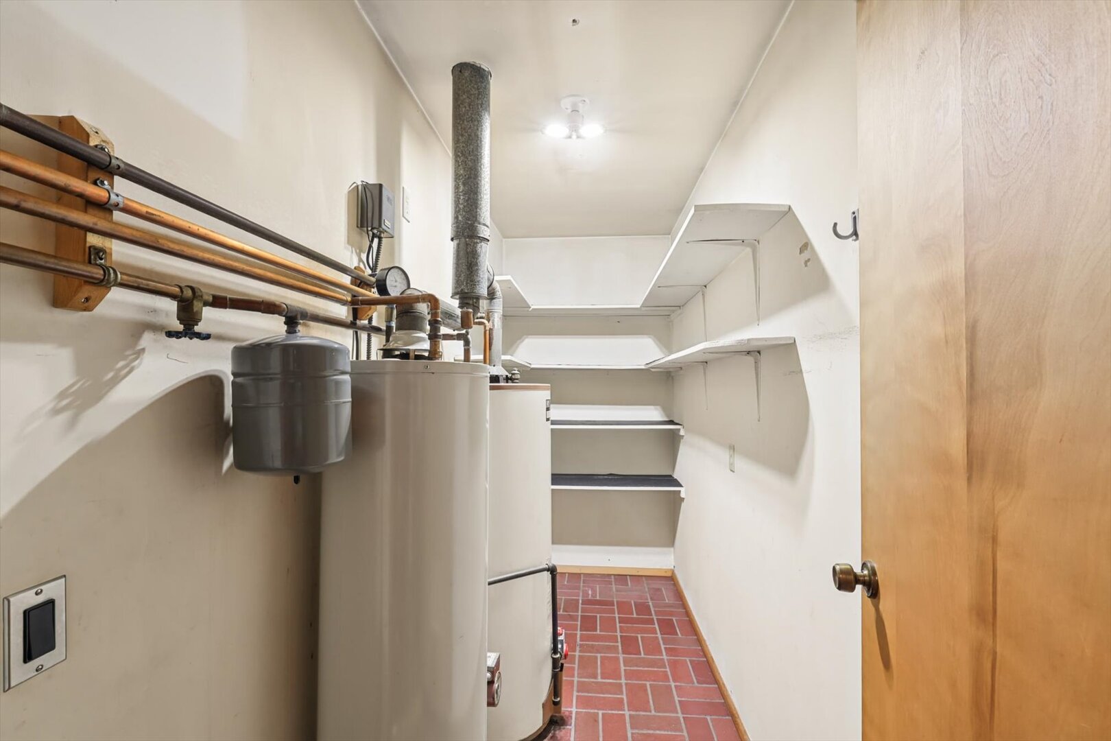 802 La Sell Drive Property Photo 35