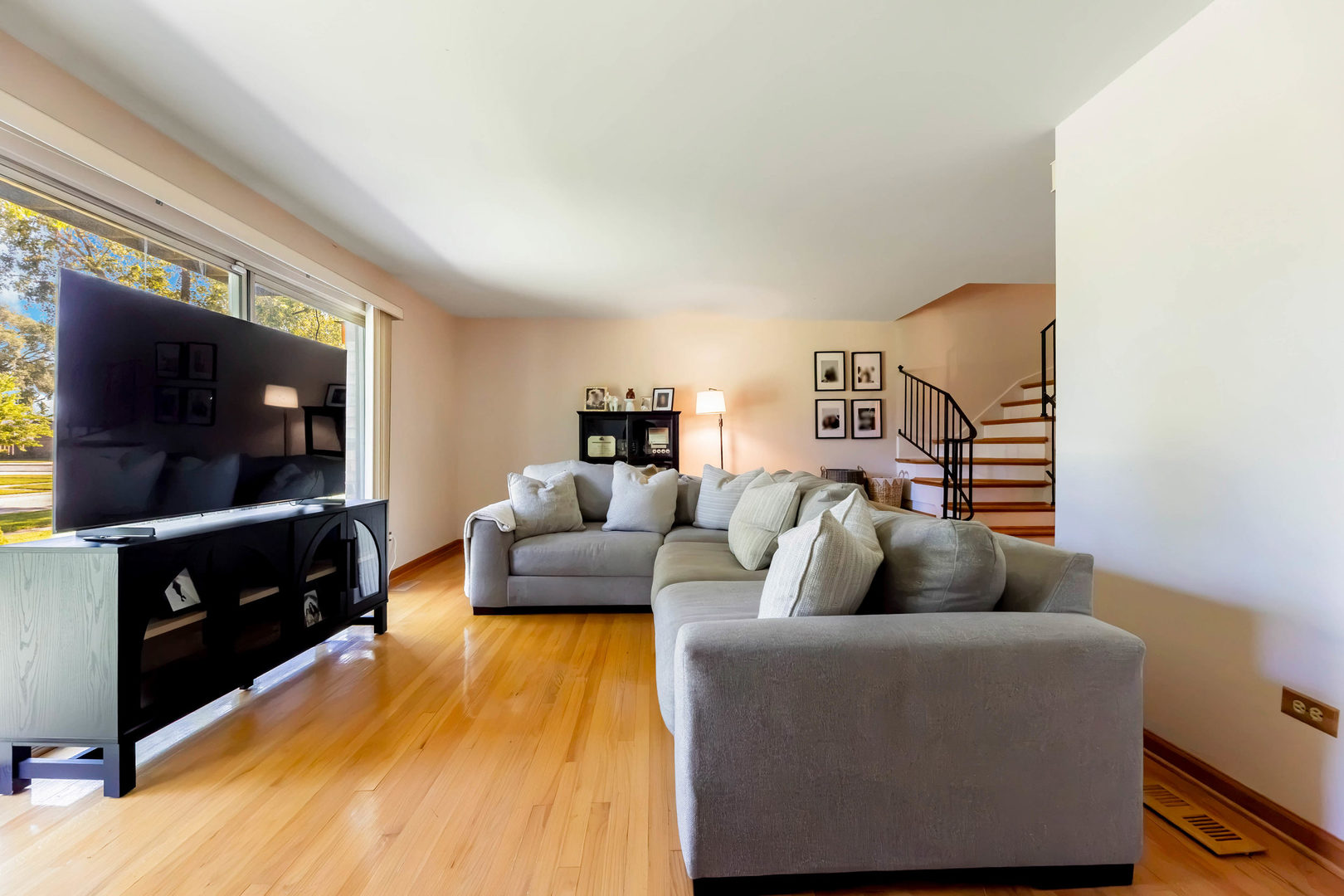 24 Cour Madeleine Court Property Photo 8