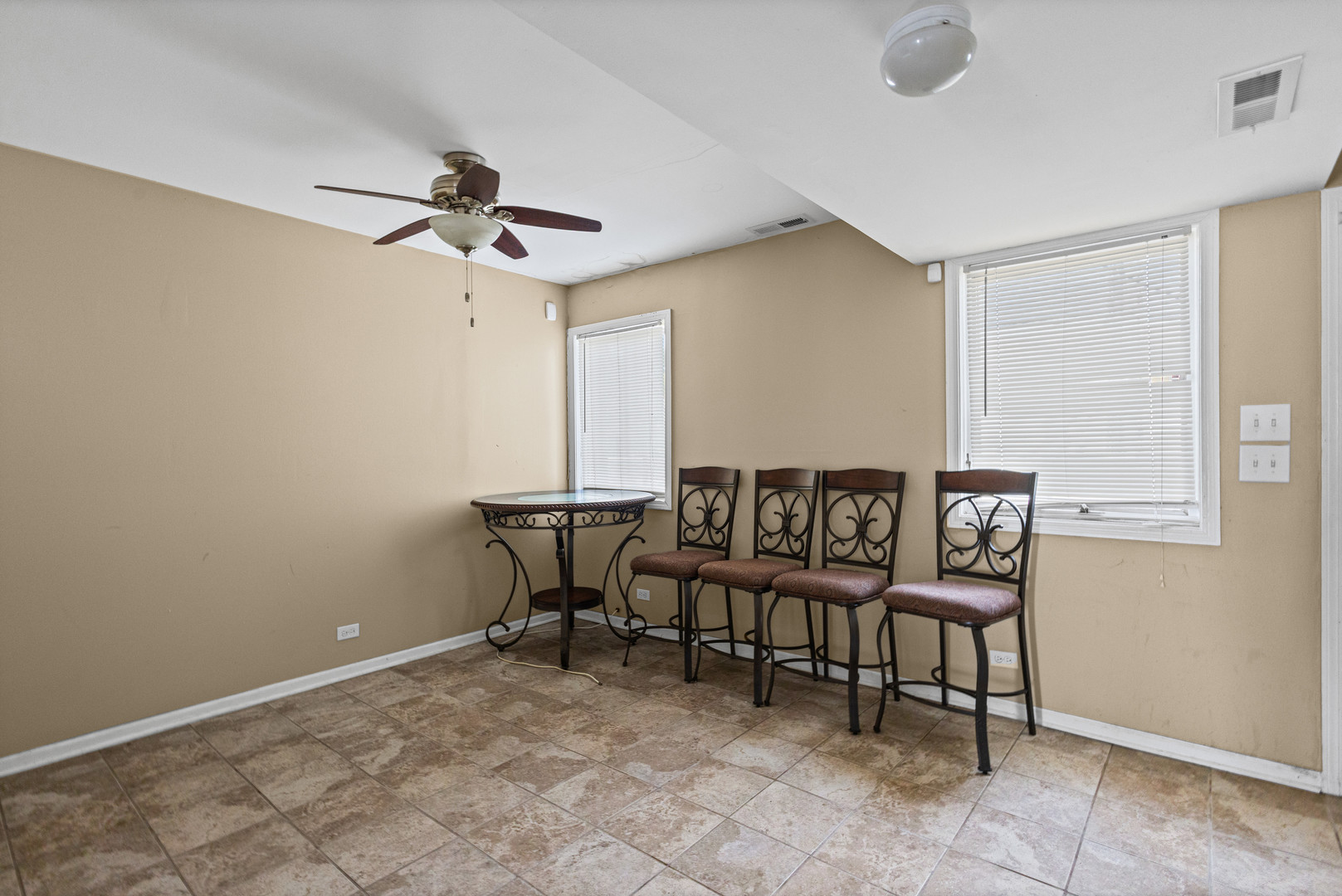 9505 S Racine Avenue Property Photo 3