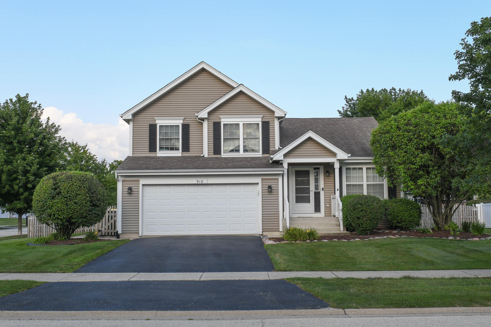 910 Carlyle Drive Property Photo 1