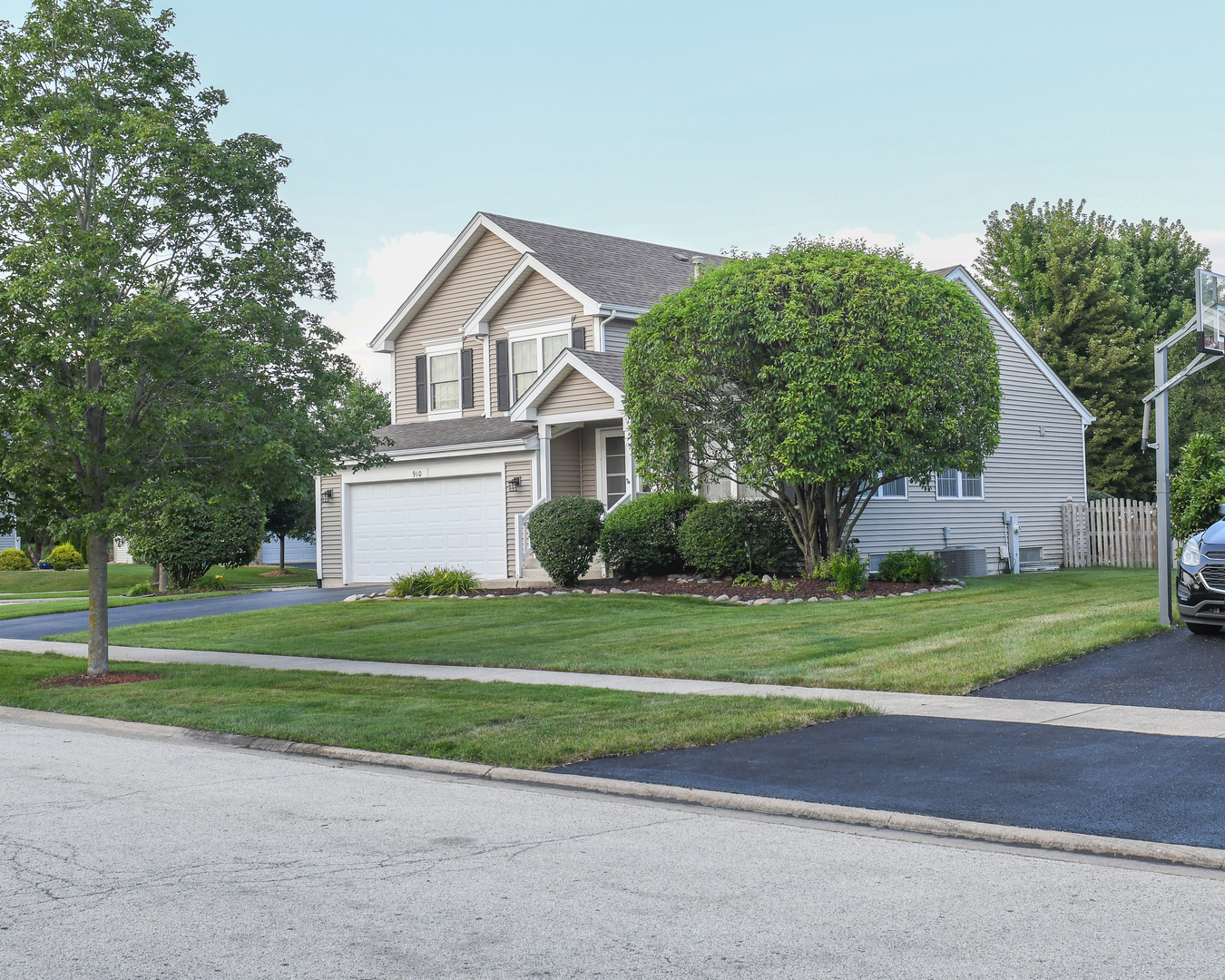 910 Carlyle Drive Property Photo 3