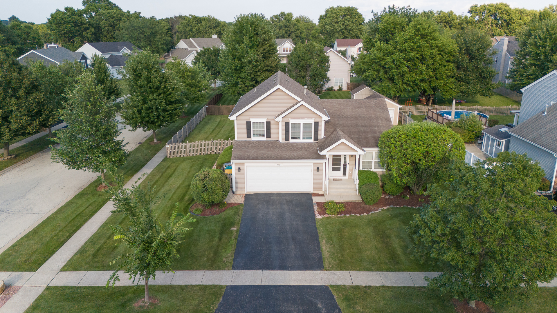 910 Carlyle Drive Property Photo 4