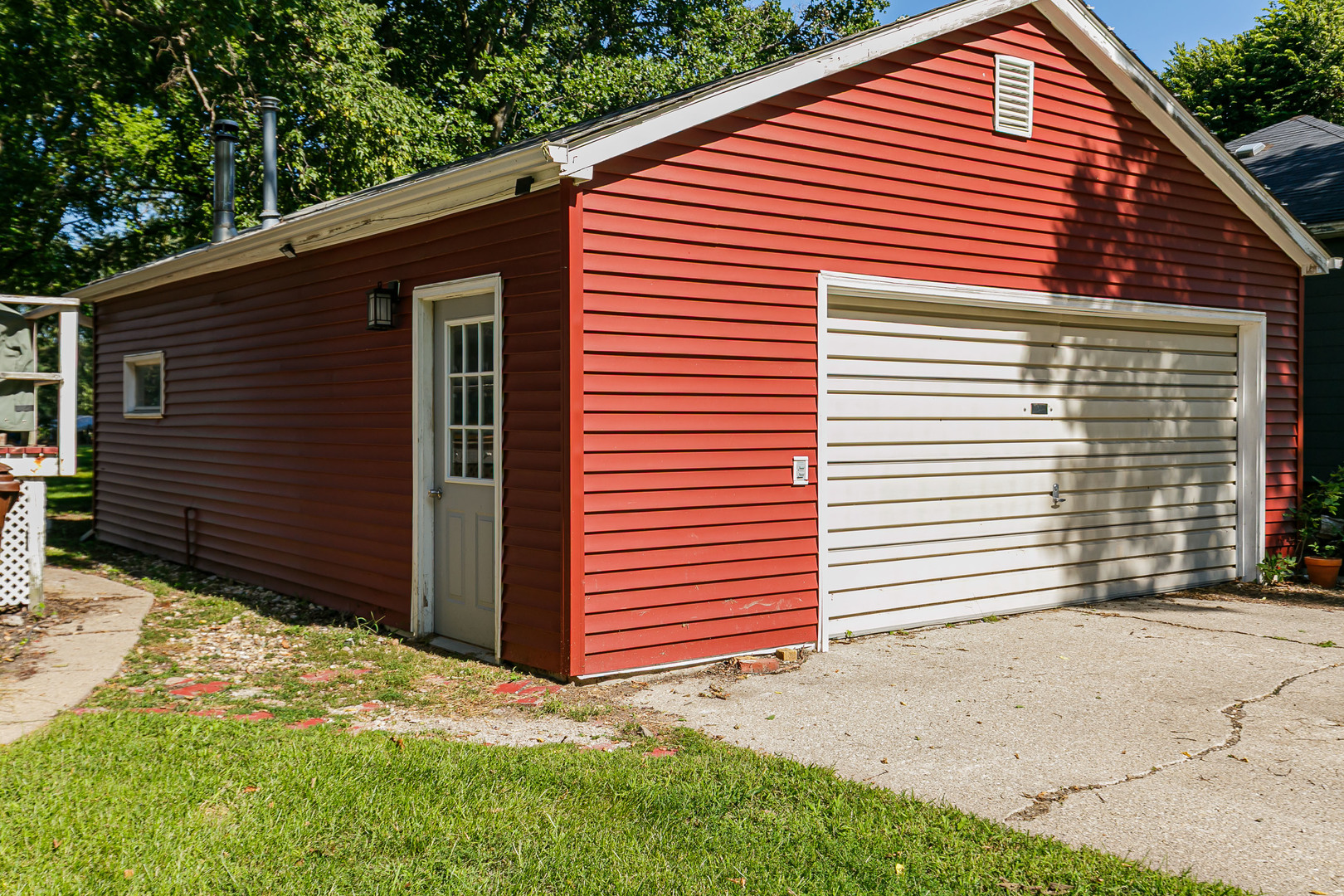 1009 Main Street Property Photo 6