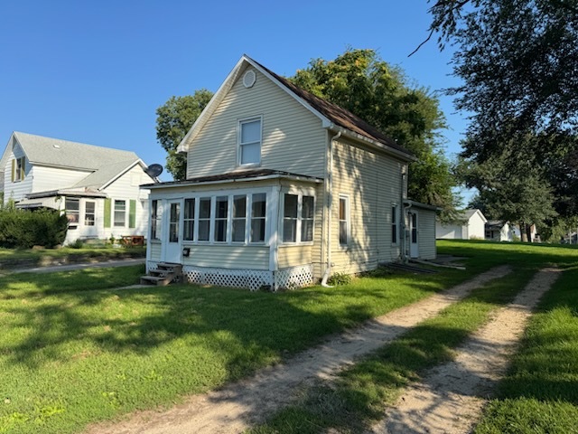 511 E 5th Street Property Photo 2