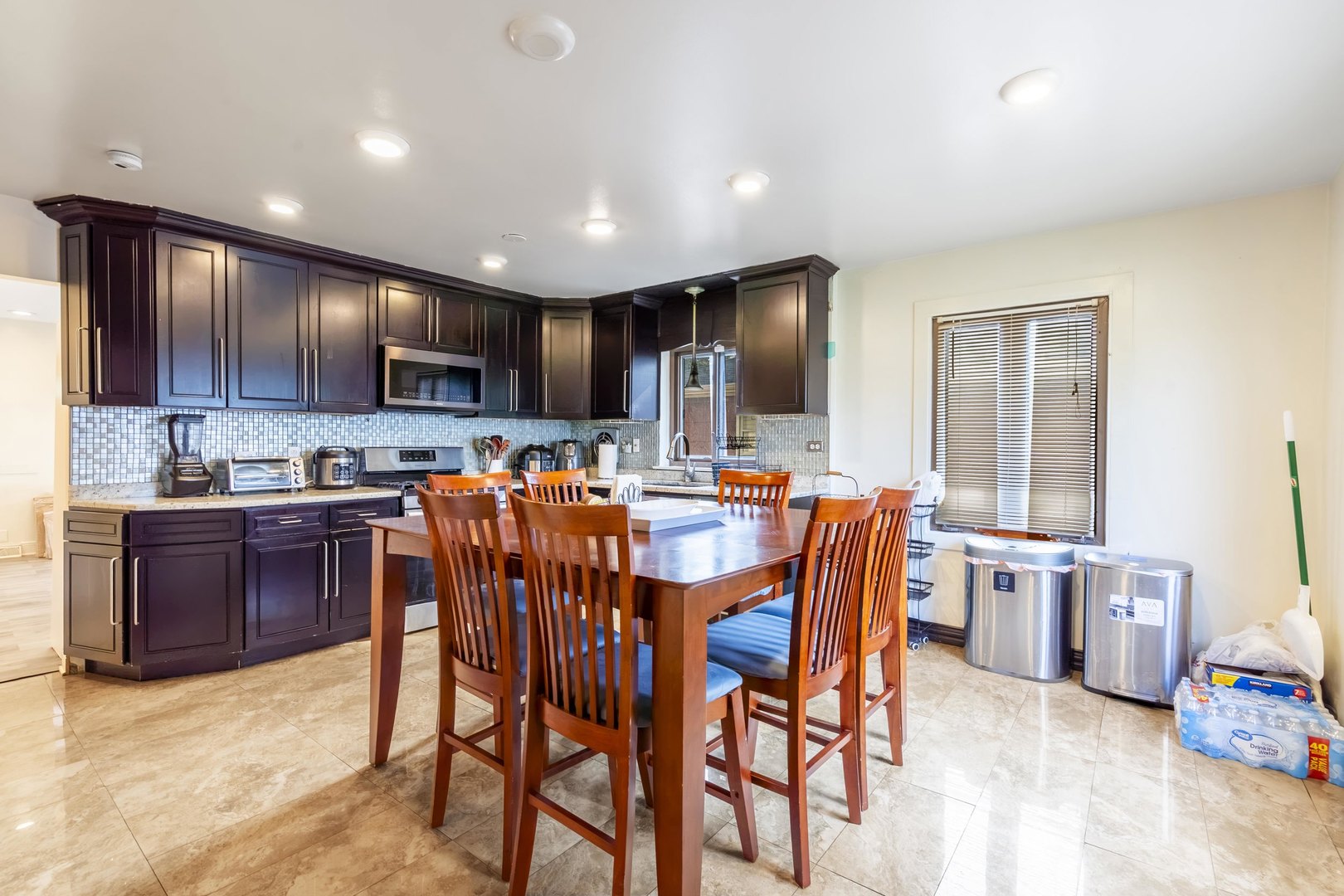 1895 Welwyn Avenue Property Photo 3