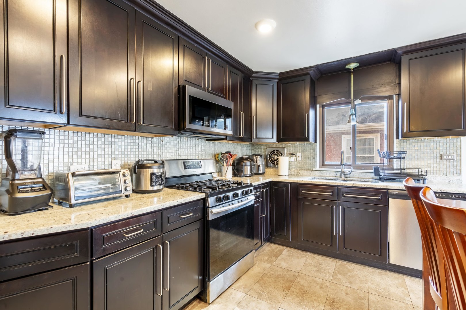 1895 Welwyn Avenue Property Photo 4