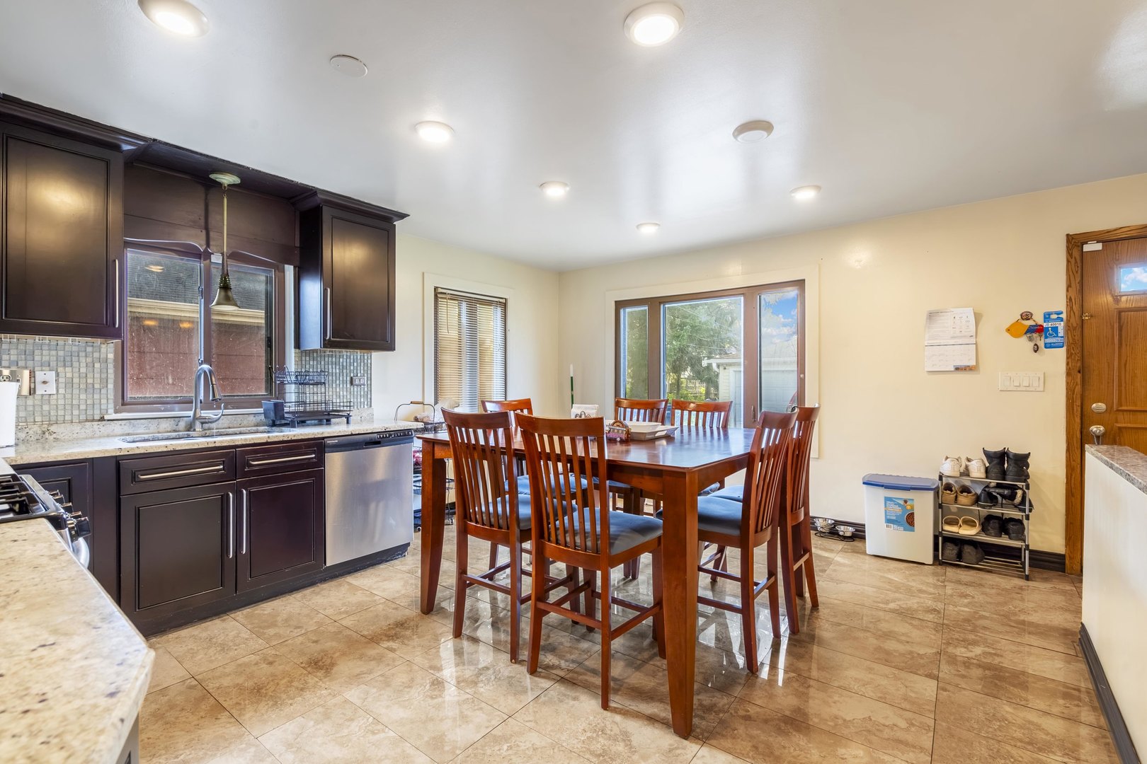 1895 Welwyn Avenue Property Photo 5