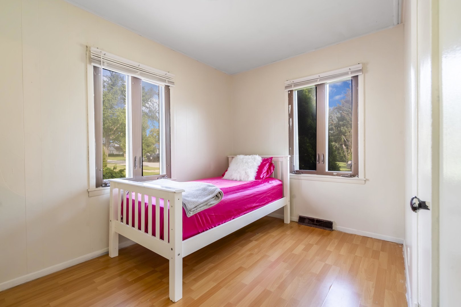 1895 Welwyn Avenue Property Photo 9