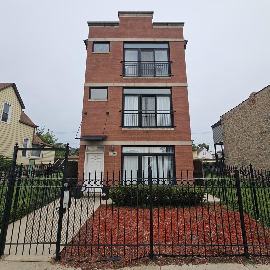 4116 W Congress Parkway 2 Property Photo