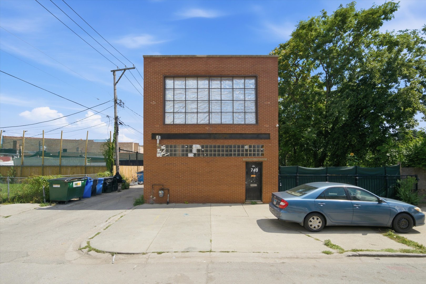 743 N Avers Avenue Property Photo 1