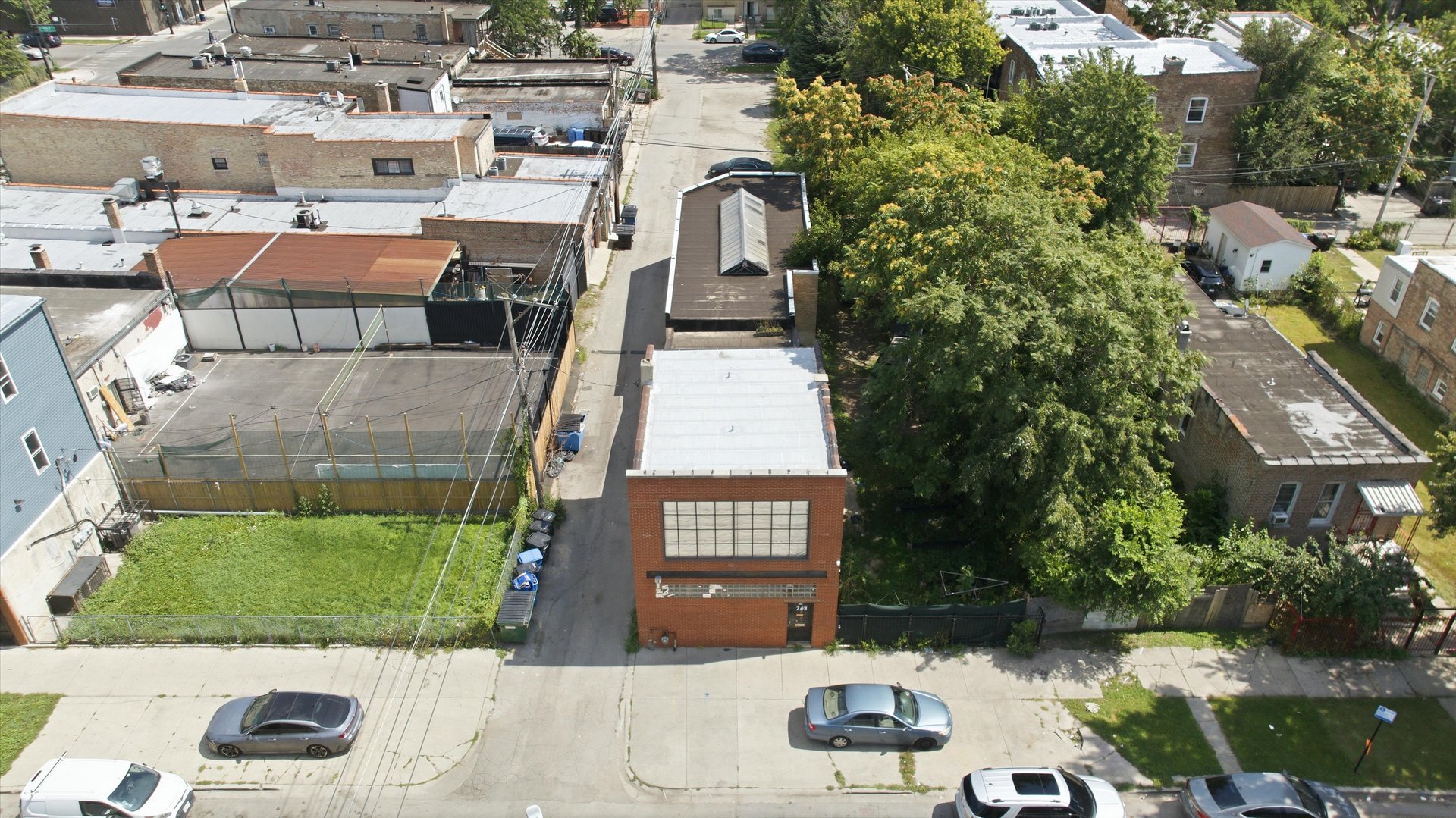 743 N Avers Avenue Property Photo 4