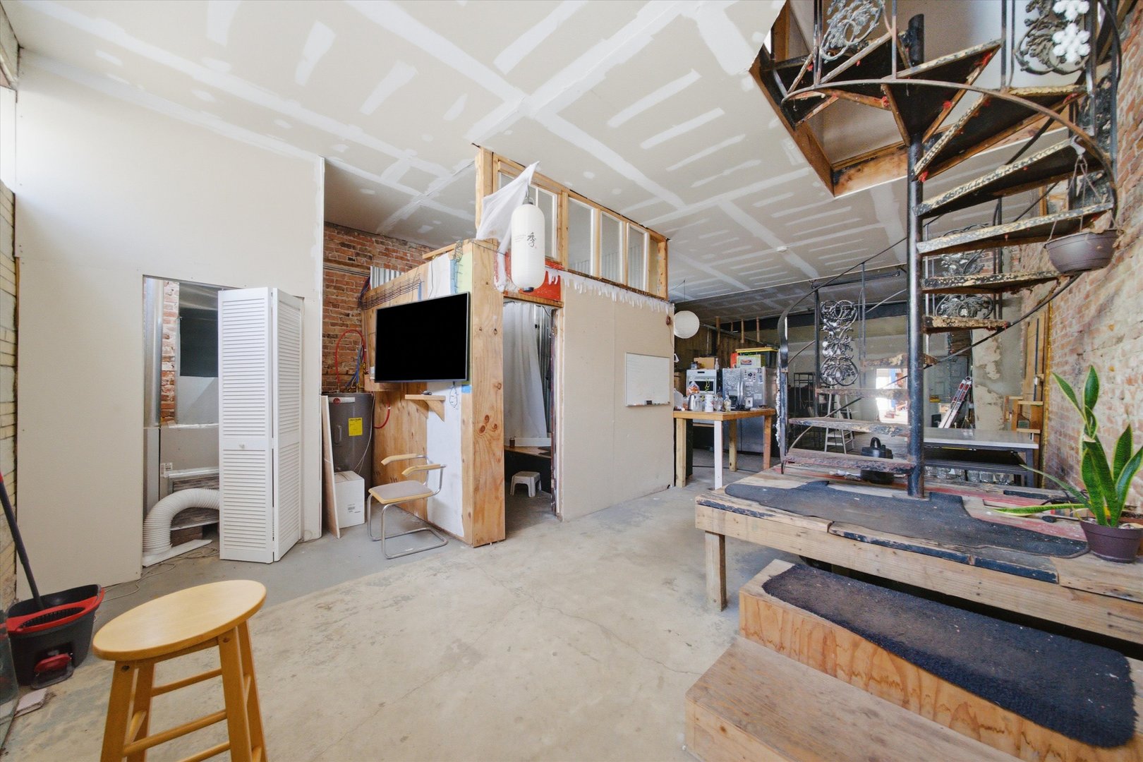 743 N Avers Avenue Property Photo 11