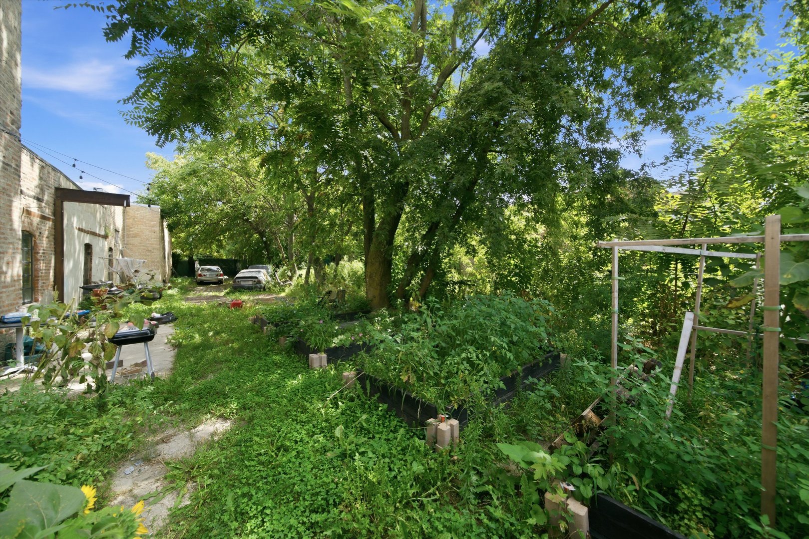 743 N Avers Avenue Property Photo 19