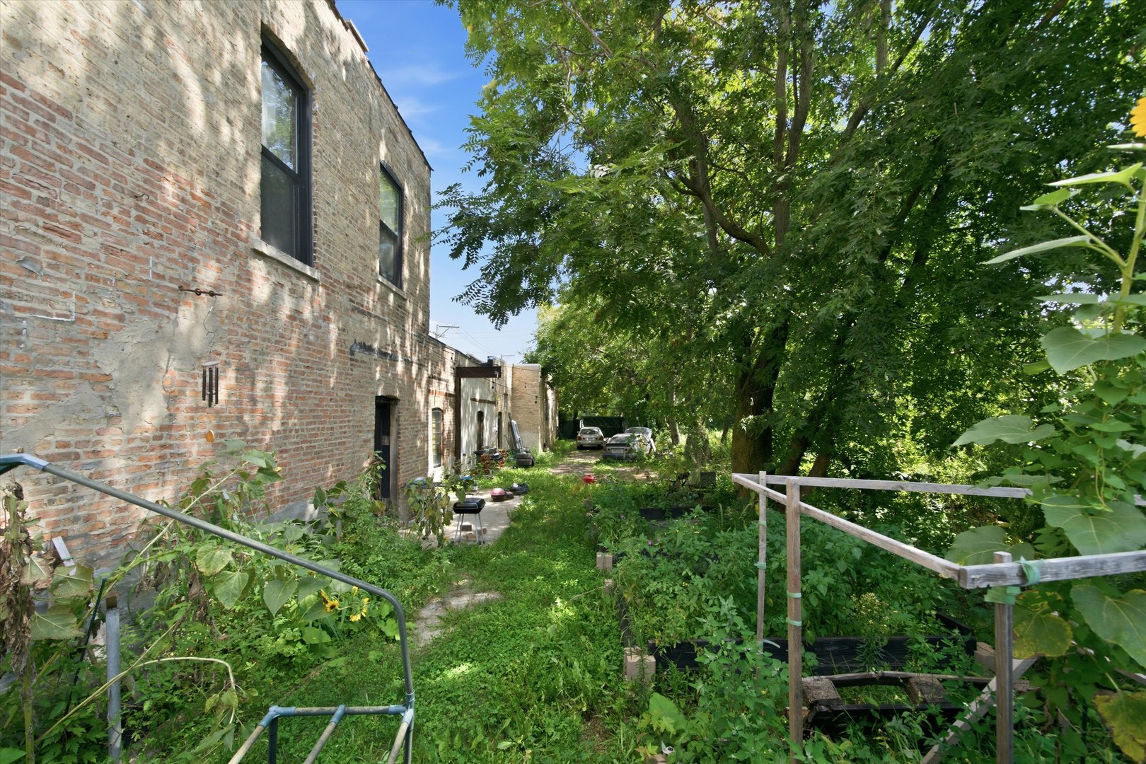 743 N Avers Avenue Property Photo 27