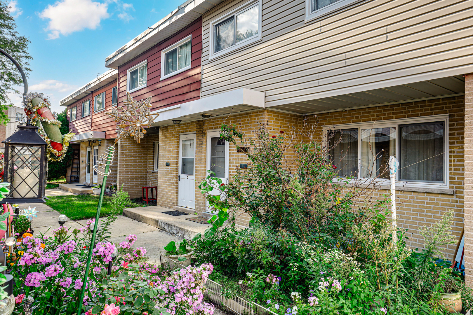 9123 Lamon Avenue D Property Photo 1