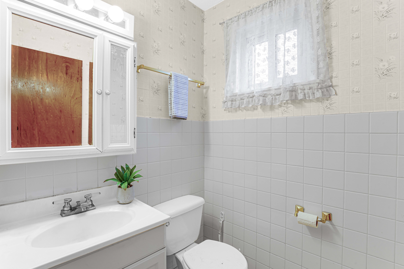 9123 Lamon Avenue D Property Photo 7