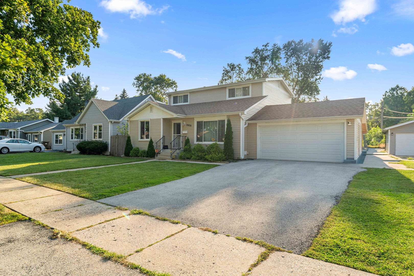 10624 Oak Park Avenue Property Photo 1