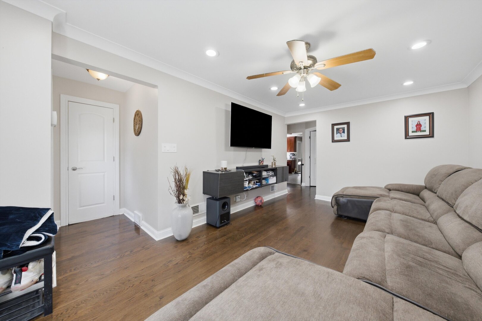 6038 S Komensky Avenue Property Photo 5