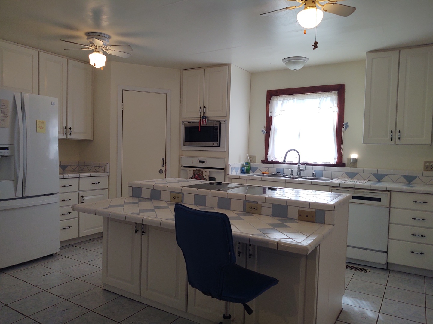 7020 Buncombe Road Property Photo 13