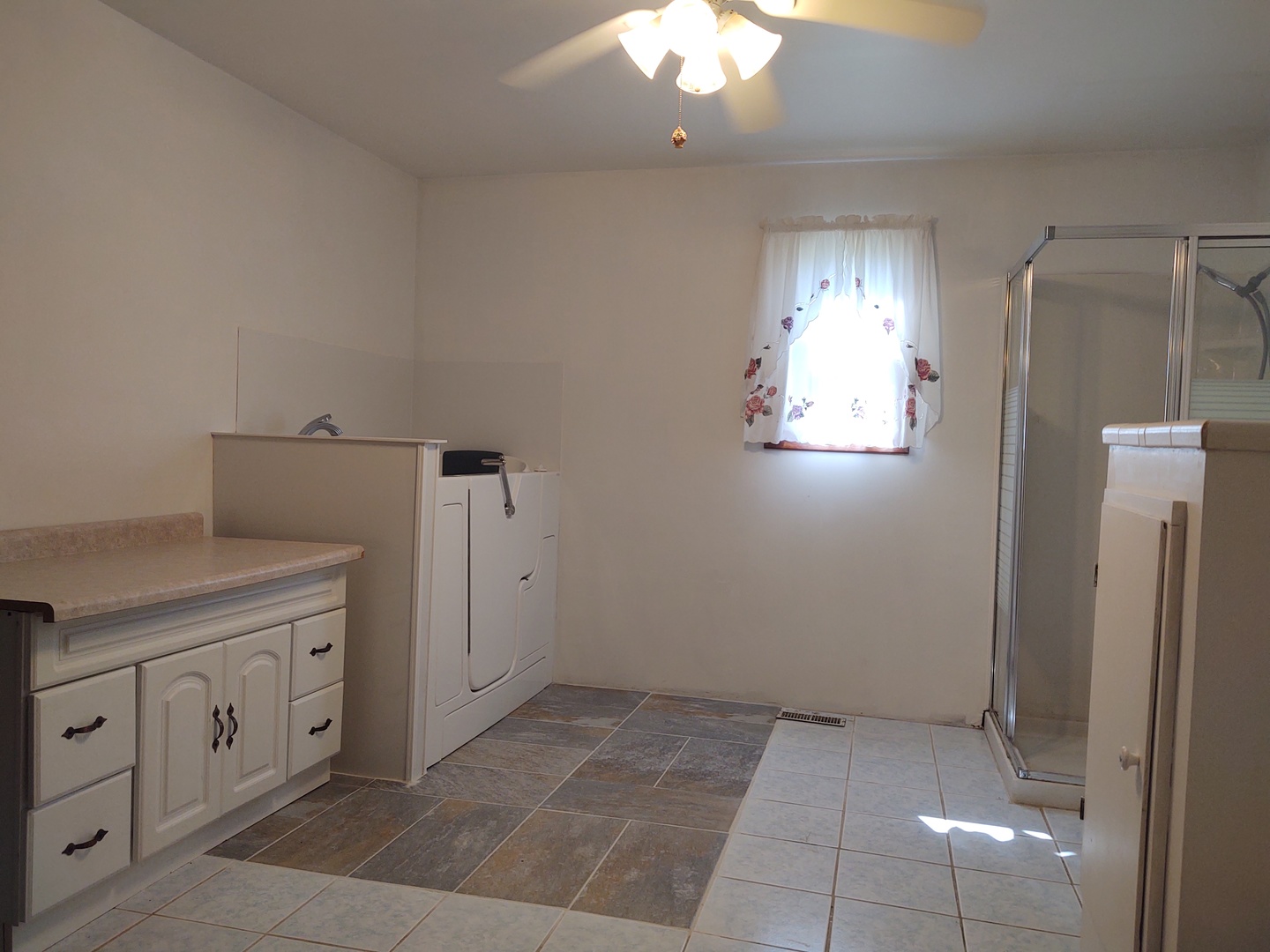 7020 Buncombe Road Property Photo 19