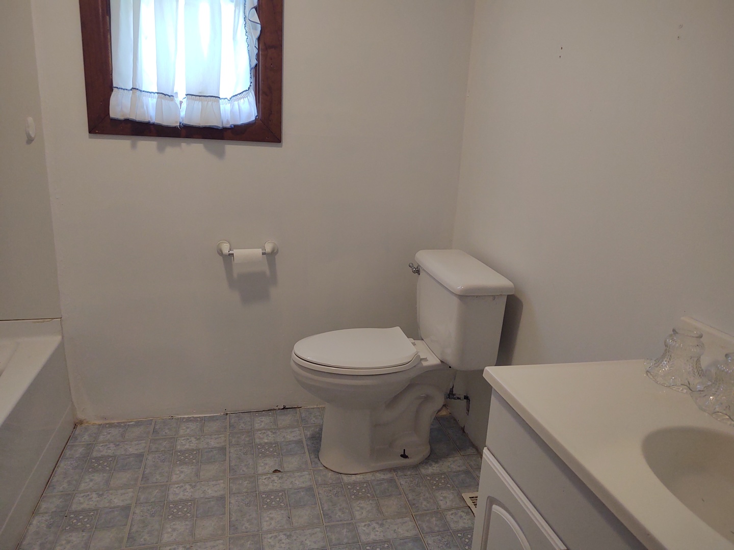 7020 Buncombe Road Property Photo 24