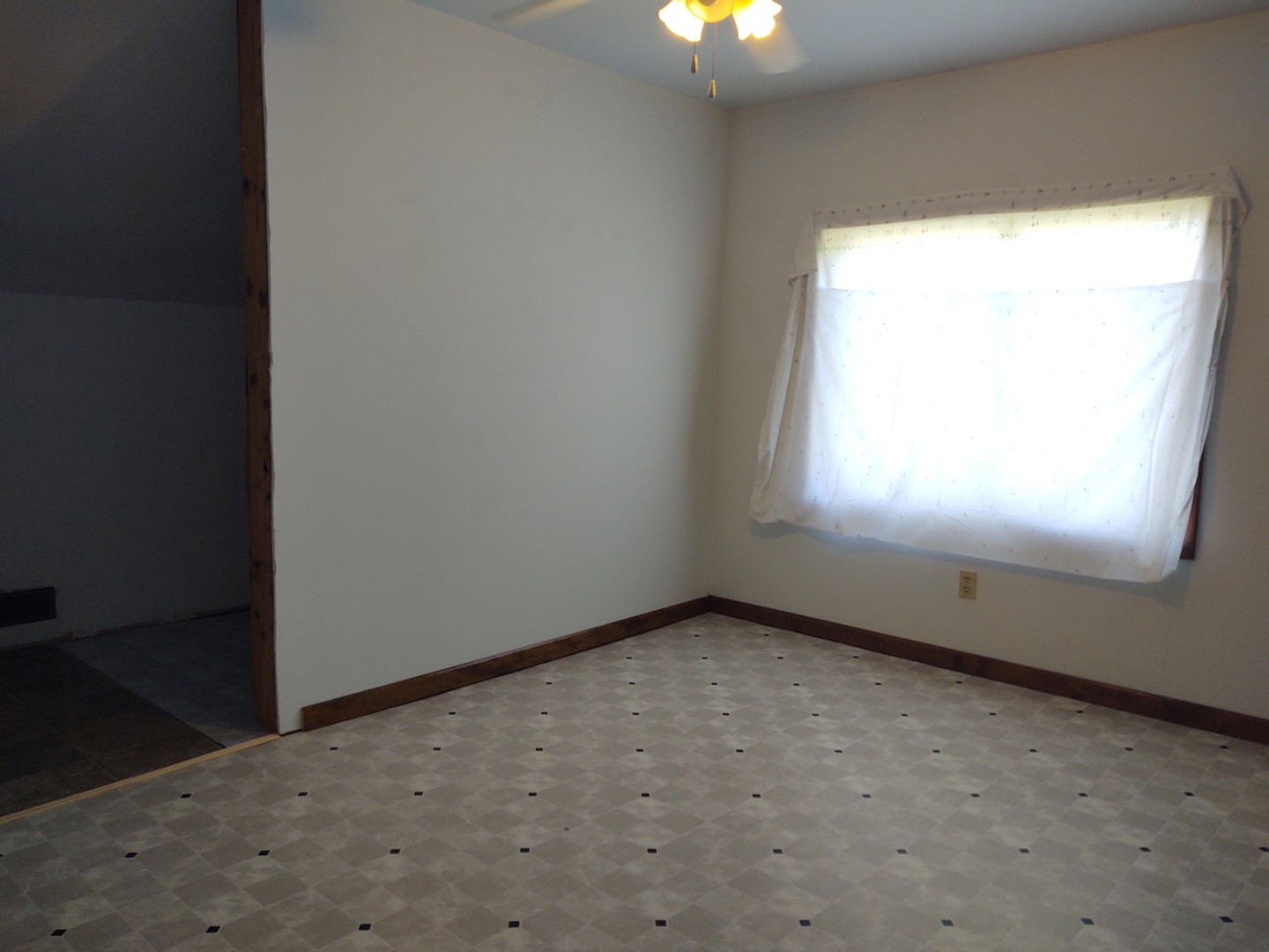 7020 Buncombe Road Property Photo 25