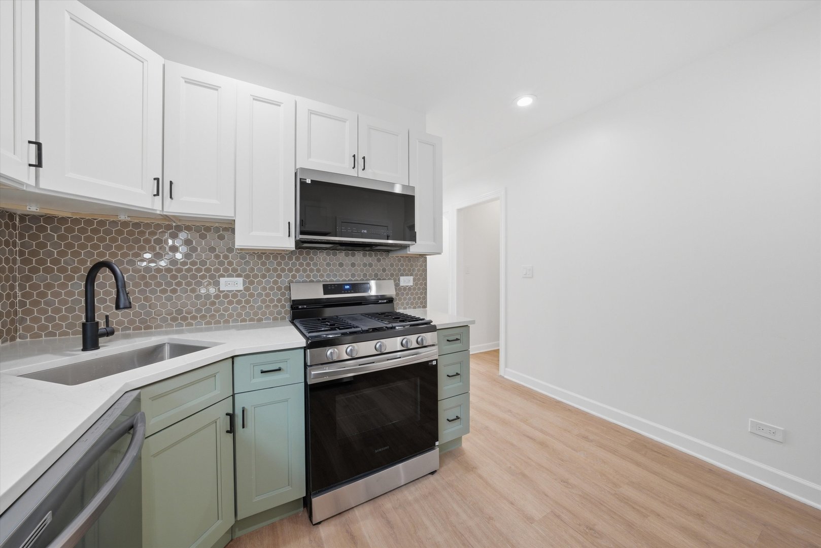 7517 S Carpenter Street Property Photo 11