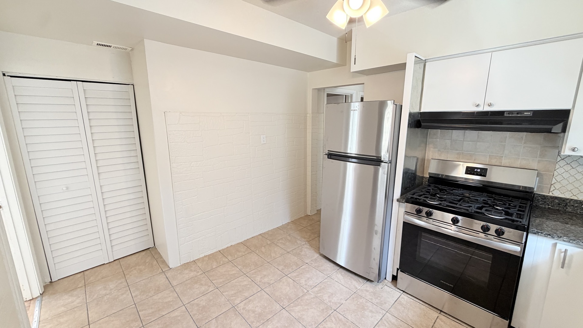 5706 N Maplewood Avenue 1 Property Photo 3