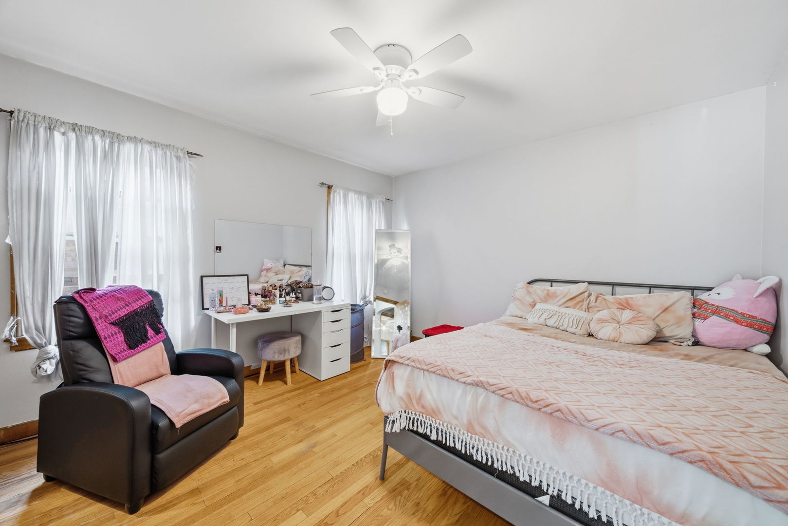 11831 S Artesian Avenue Property Photo 9