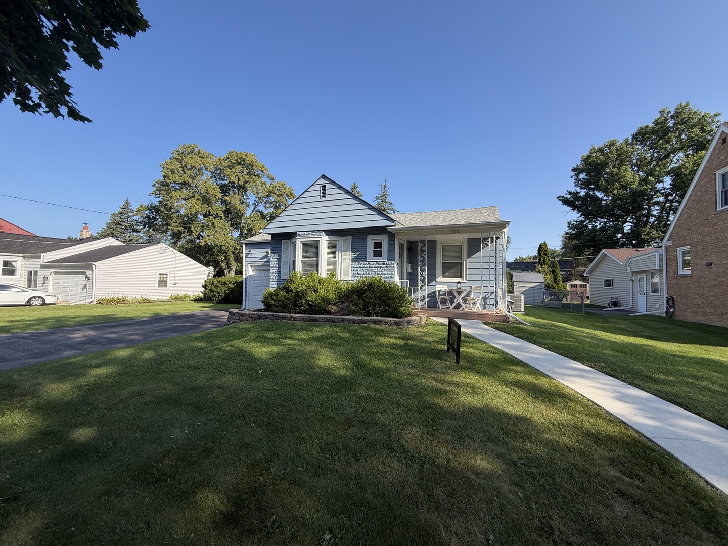 210 E Madison Street Property Photo 1