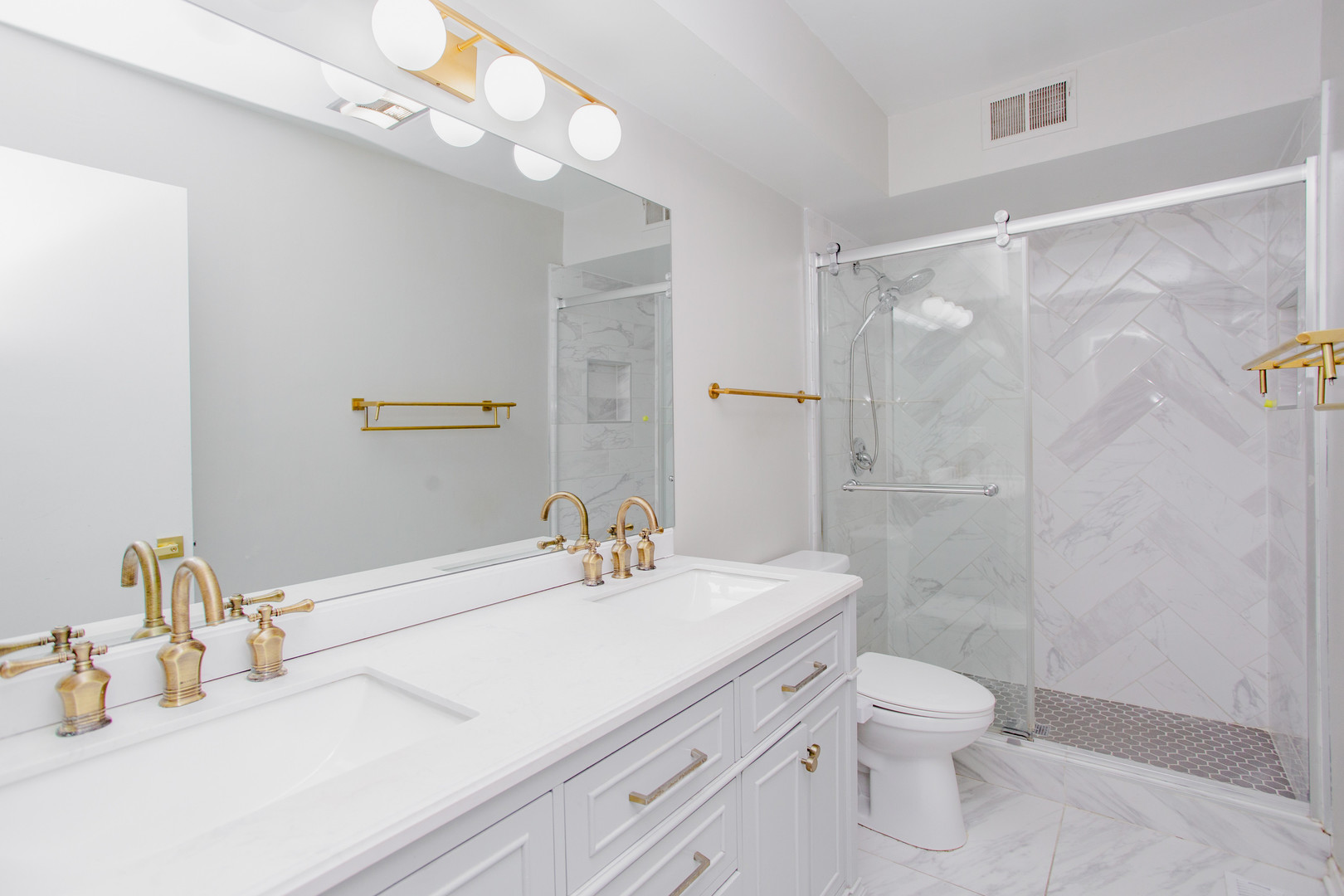 2846 W Touhy Avenue H Property Photo 9