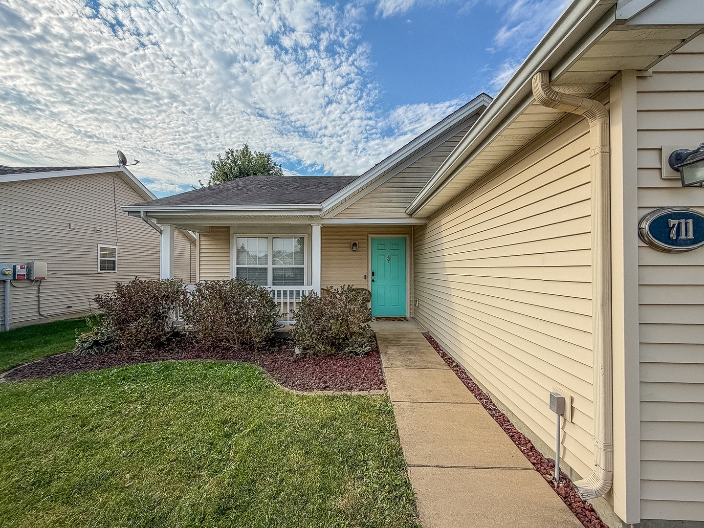 711 Newton Drive Property Photo 3